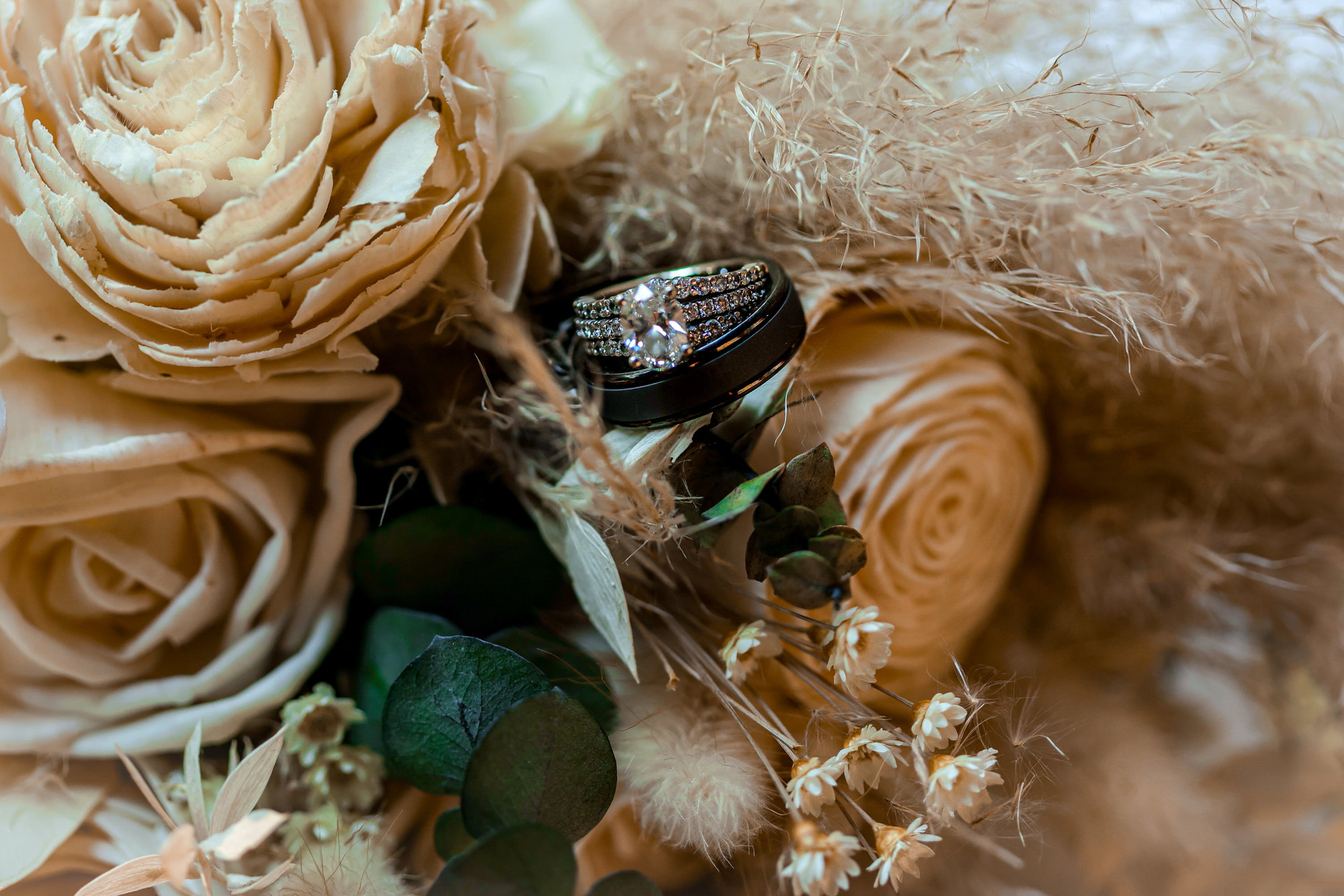 Wedding party flower decor in the summer garden